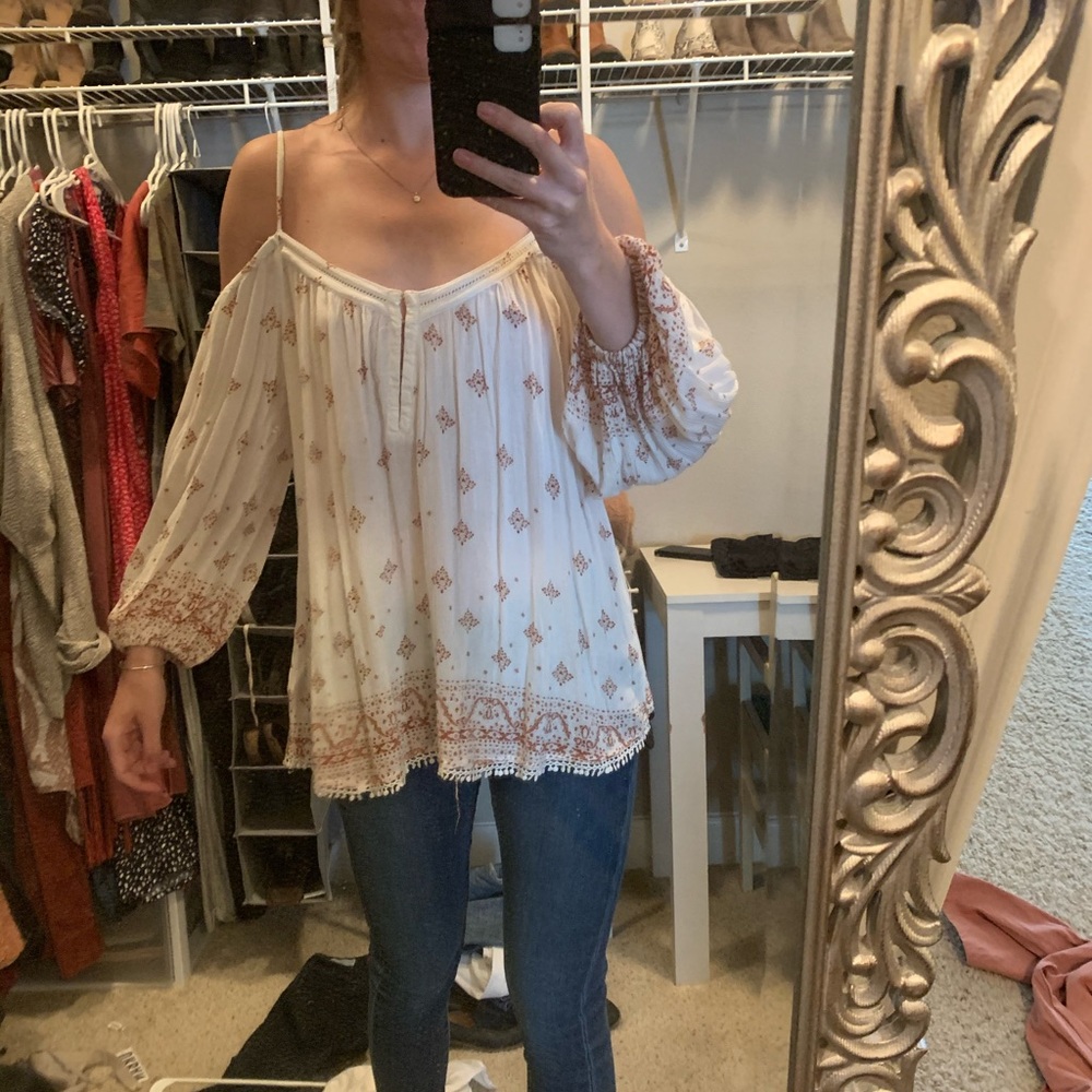 Flowy off the shoulder long-sleeve